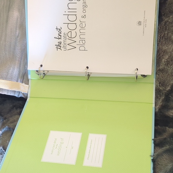 🆕 The Knot Ultimate Wedding Planner & Organizer - Picture 6 of 9